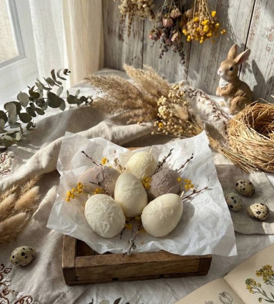 Набір сувенірних великодніх яєць з натурального соєвого воску, 3 шт