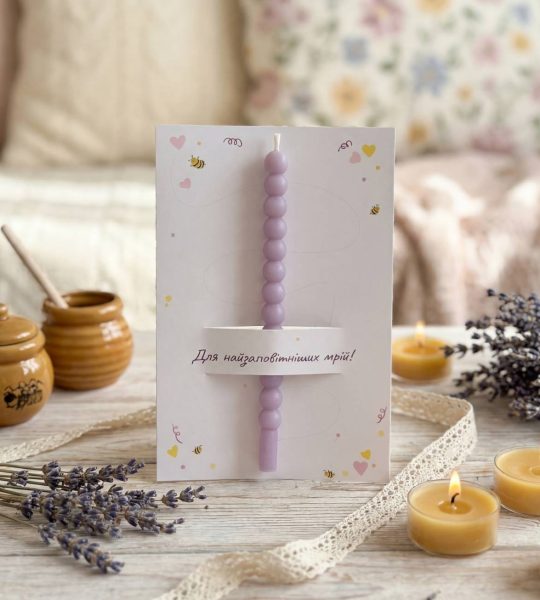 Листівка зі свічкою бенто-кульки, сірником, чиркалом