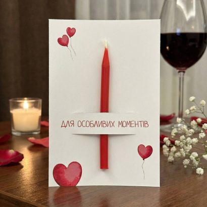 Романтична листівка сердечка зі свічкою, сірник, чиркало