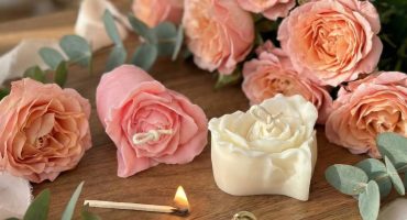 Романтичний подарунок набір свічок з соєвого воску у формі квіток троянд-сердець з індивідуальним ароматом