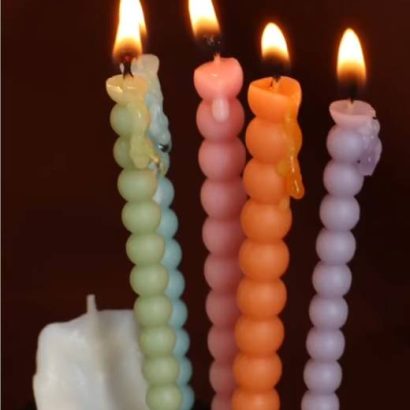 Листівка Happy birthday з блакитною свічкою, сірником та чикалом