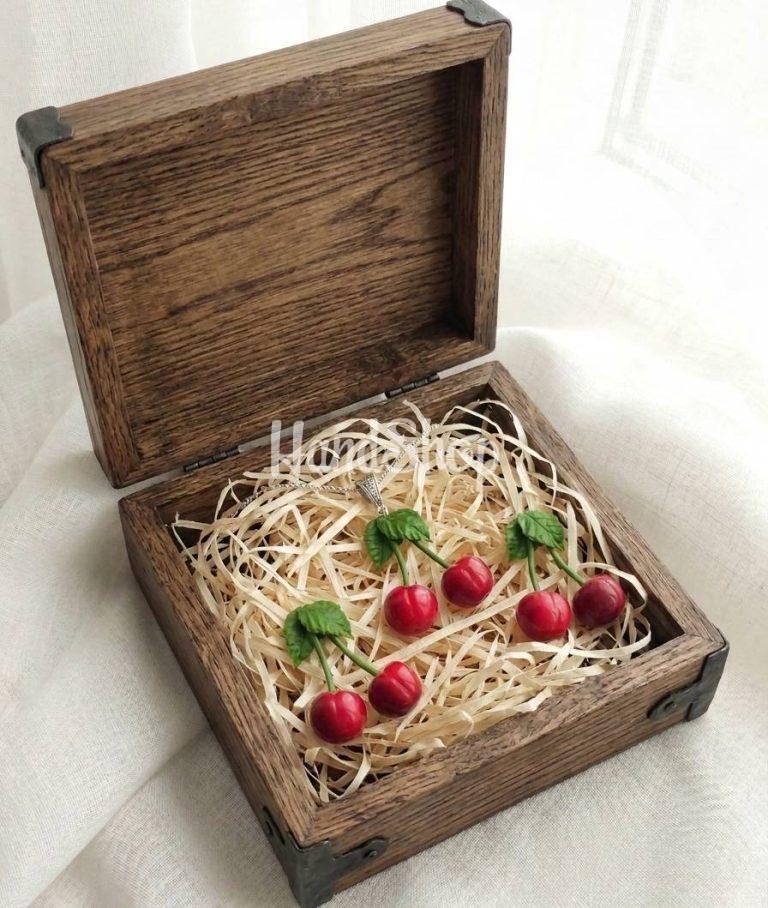 Набор украшений красные вишенки кулон и серьги глина — фото 5