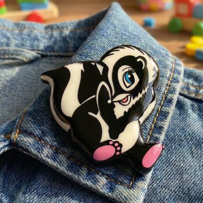 Дерев’яна дитяча брошка з білченям ручного розпису