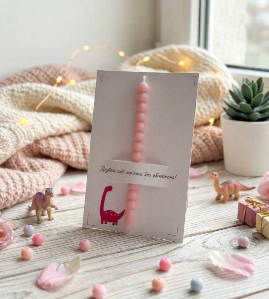 Дитяча листівка динозавр зі свічкою, сірником та чиркалом