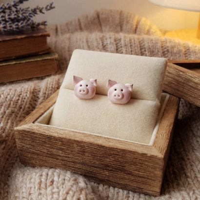 Новорічні жіночі сережки рожеві свинки глина 2026