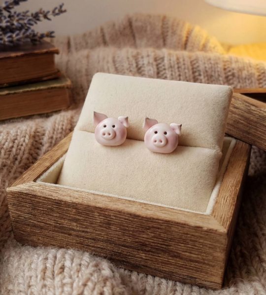 Новорічні жіночі сережки рожеві свинки глина 2026