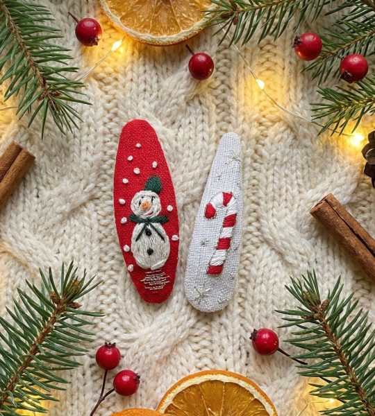 Різдвяні заколки сніговик льодяник, ручна вишивка 2 шт!