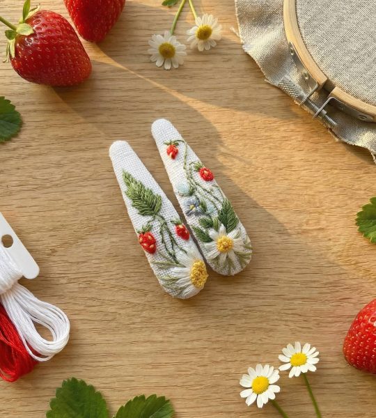Заколочки для волосся квіти ромашки та суничка, вишивка