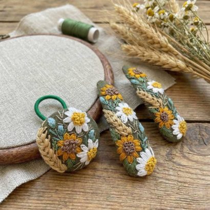 Заколки 2 шт та резинки 1 шт ручна вишивка квіти Ukraine