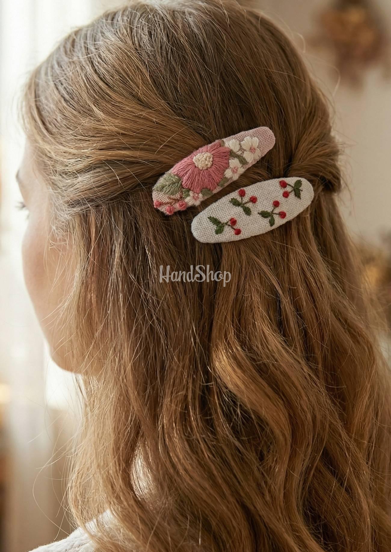 Дитячі заколки для волосся квіти, ягідки ручна вишивка Дитячі заколки для волосся квіти, ягідки ручна вишивка