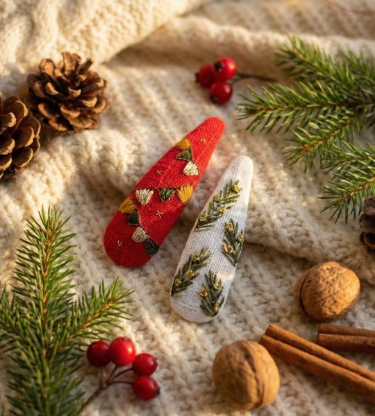 Різдвяні заколки прапорці гілочки сосни, вишивка 2 шт!