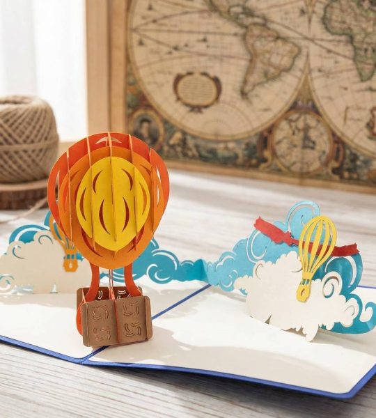 Листівка авторська дитяча дизайнерська 3d повітряні кулі