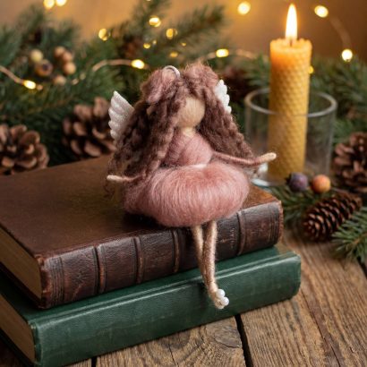 Лялечка янгол кудрява в пишній сукні валяна з вовни підвіска