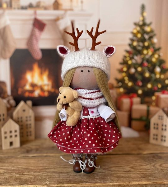 Ігрова лялька текстильна новорічна в шапочці оленятко