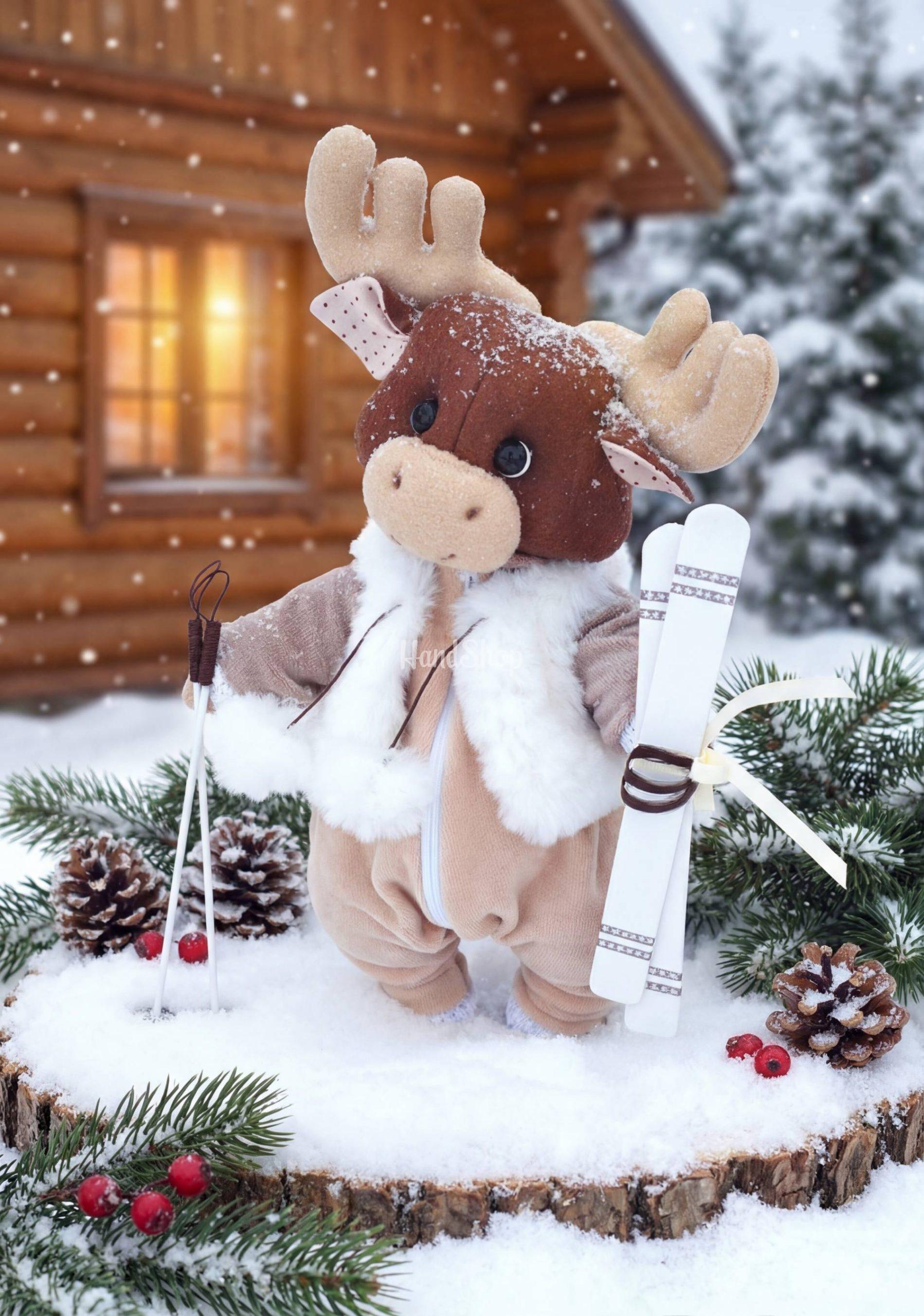 Новорічна іграшка лось з лижами на підставці сувенір Новорічна іграшка лось з лижами на підставці сувенір