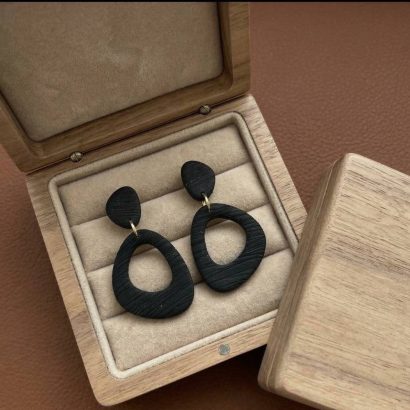 Жіночі геометричні чорні сережки з полімерної глини