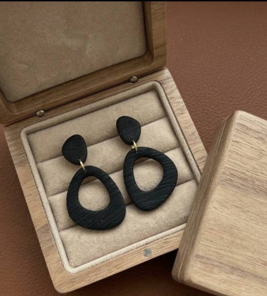 Жіночі геометричні чорні сережки з полімерної глини