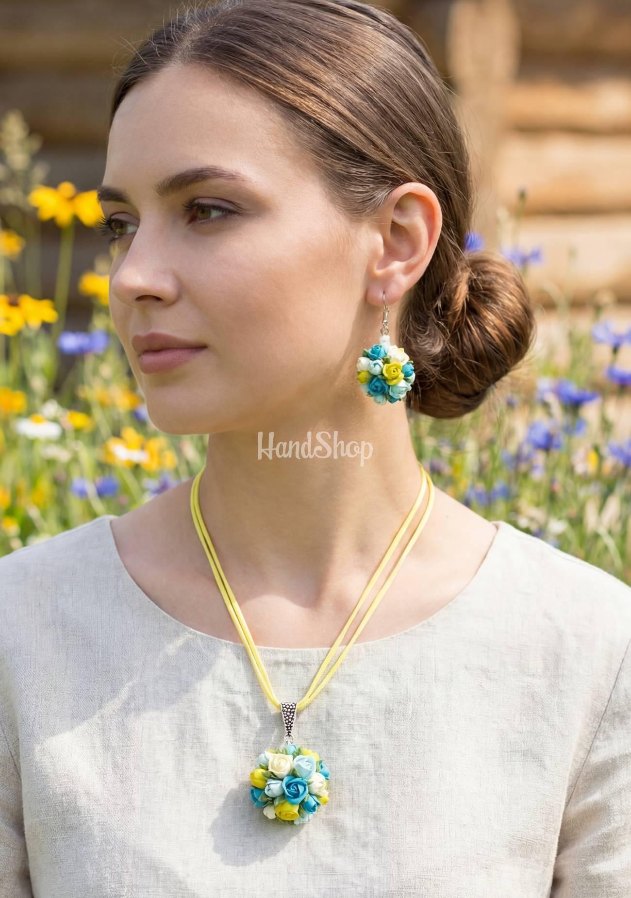 Прикраси зі глини сережки та кулон трояндочки Ukraine Прикраси зі глини сережки та кулон трояндочки Ukraine