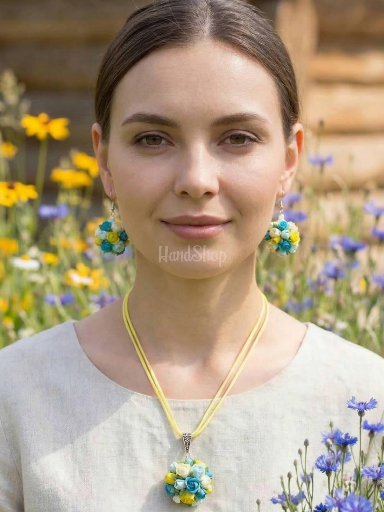 Прикраси зі глини сережки та кулон трояндочки Ukraine Прикраси зі глини сережки та кулон трояндочки Ukraine