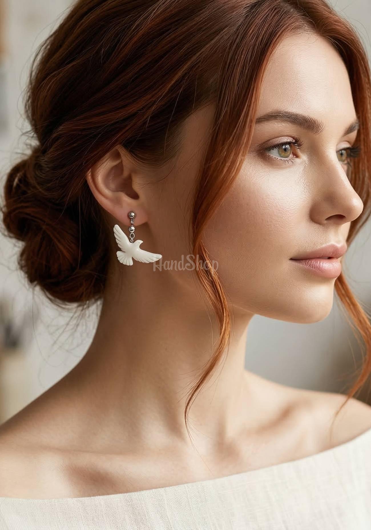 Сережки пташки білі голубки з полімерної глини гвоздики Сережки пташки білі голубки з полімерної глини гвоздики