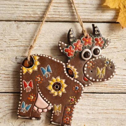 Декоративна керамічна настінна дитяча підвіска панно корівка