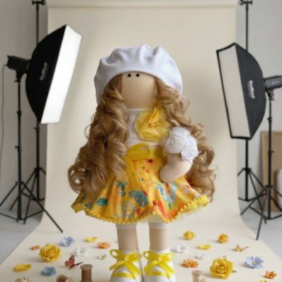 Велика ігрова текстильна лялька тільда кудрява в береті