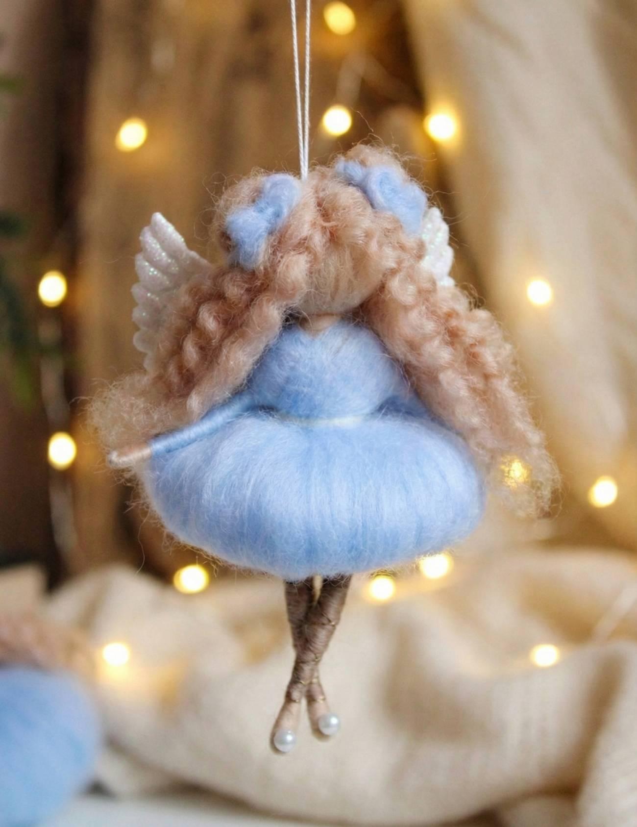 Лялька сніжинка валяна з вовни підвіска на ялинку ангел в сукні Лялька сніжинка валяна з вовни підвіска на ялинку ангел в сукні