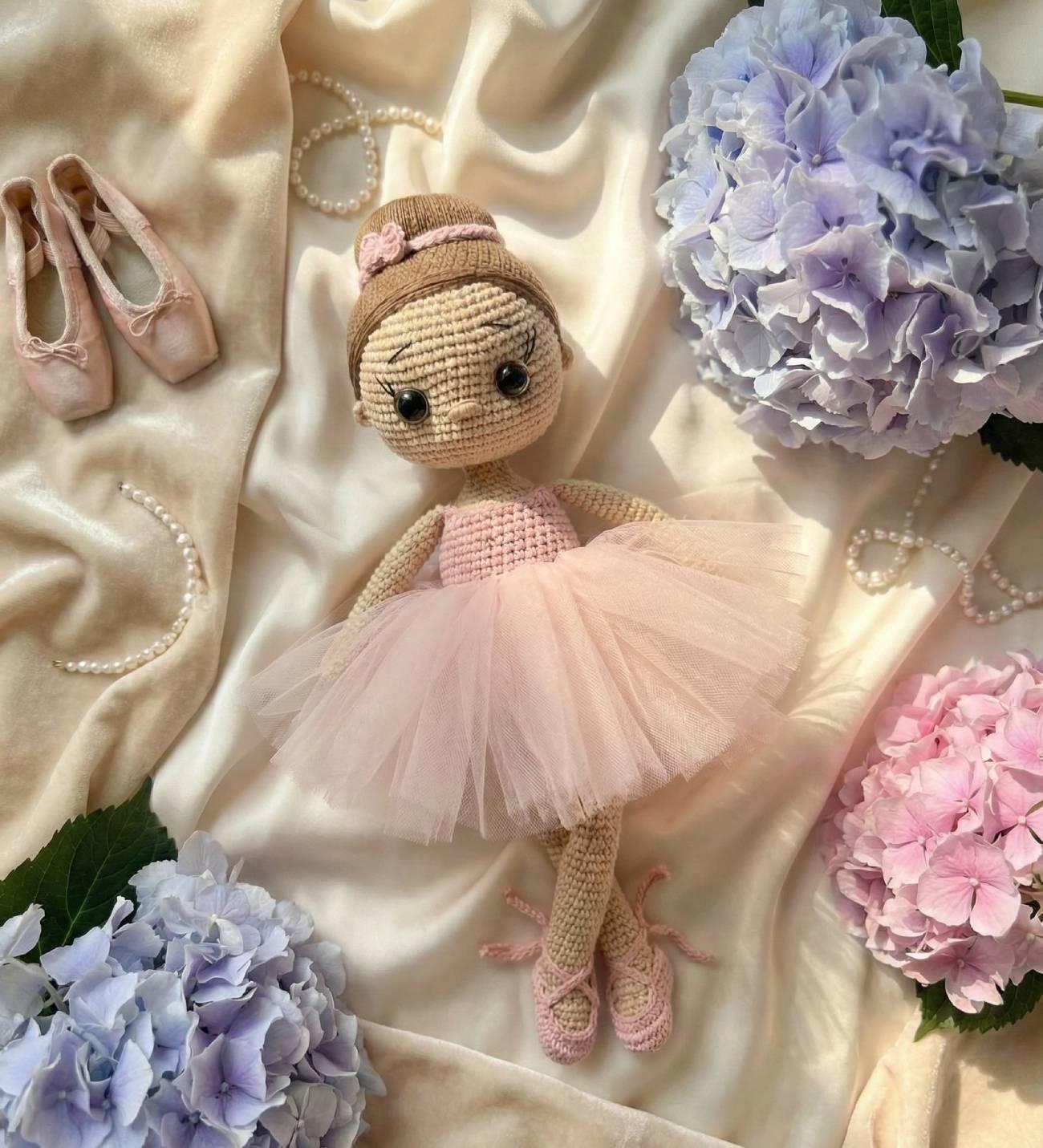 Лялька балеринка в пуантах велика сувенірна іграшка Лялька балеринка в пуантах велика сувенірна іграшка