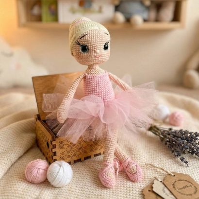 Сувенірна лялька балерина в пуантах та рожевій пачці
