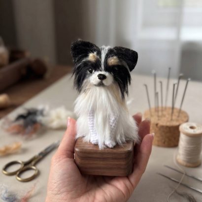 Авторська в’язана іграшка песик чіхуахуа довгошерстий