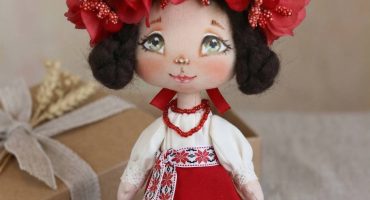 Подарунок із серцем України: як мініатюрна лялька об’єднує культури та дарує емоції за тисячі кілометрів