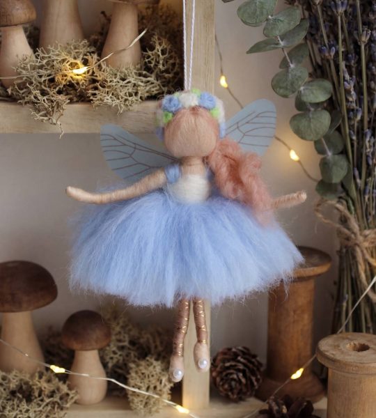 Лялечка валяна з вовни підвіска веснянка ангел з крилами