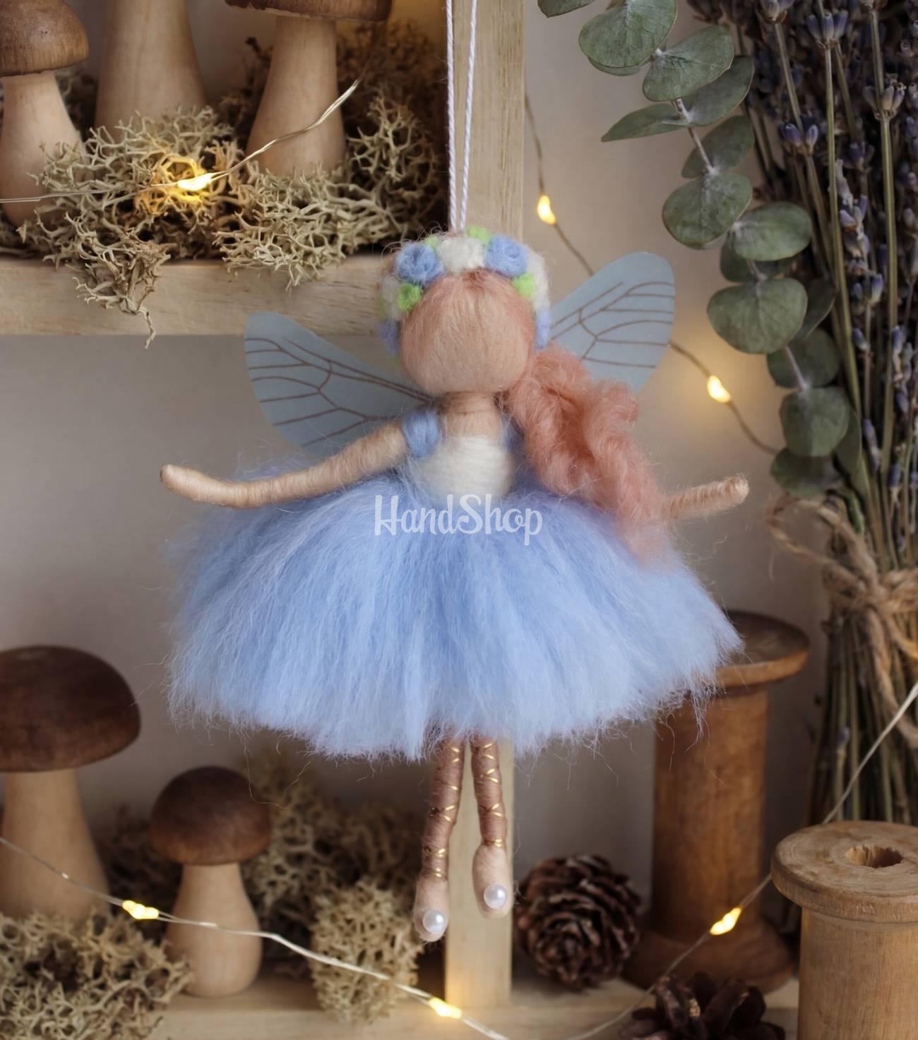 Лялечка валяна з вовни підвіска веснянка ангел з крилами Лялечка валяна з вовни підвіска веснянка ангел з крилами