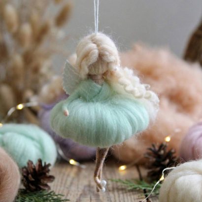 Авторська лялька ангел білявка кудрява підвіска вовна