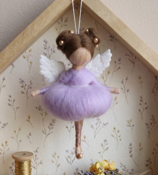 Сувенірна авторська лялька ангел підвіска у фіолетовій сукні