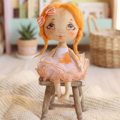 Лялька авторська рудоволоса з двома косичками та бантом