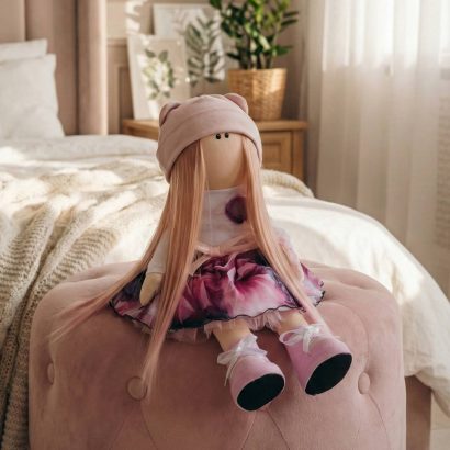 Сувенірна текстильна лялька велика з довгим амбре волоссям