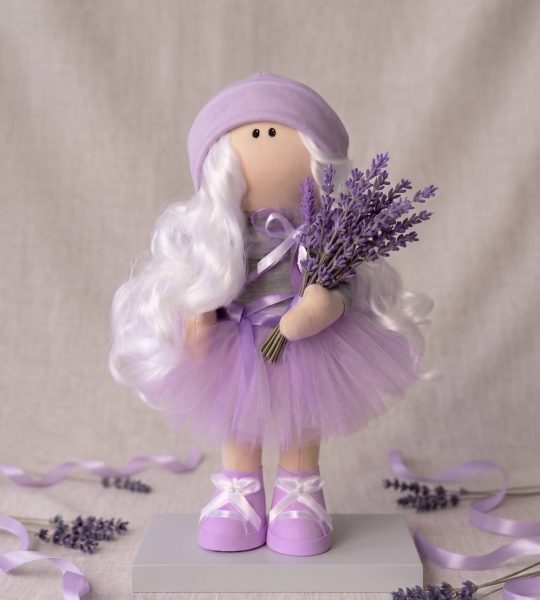 Сувенірна інтер’єрна лялька блондинка тільда лаванда