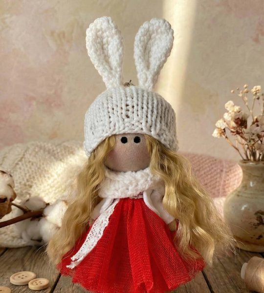 Сувенірна лялька брелок зайка валентинка у пишній сукні