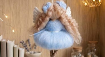 Незабутній подарунок до Дня Матері: мініатюрна лялька-янголятко, створена з любов’ю своїми руками