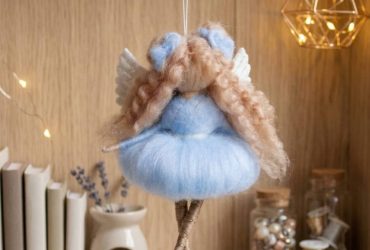 Незабутній подарунок до Дня Матері: мініатюрна лялька-янголятко, створена з любов’ю своїми руками