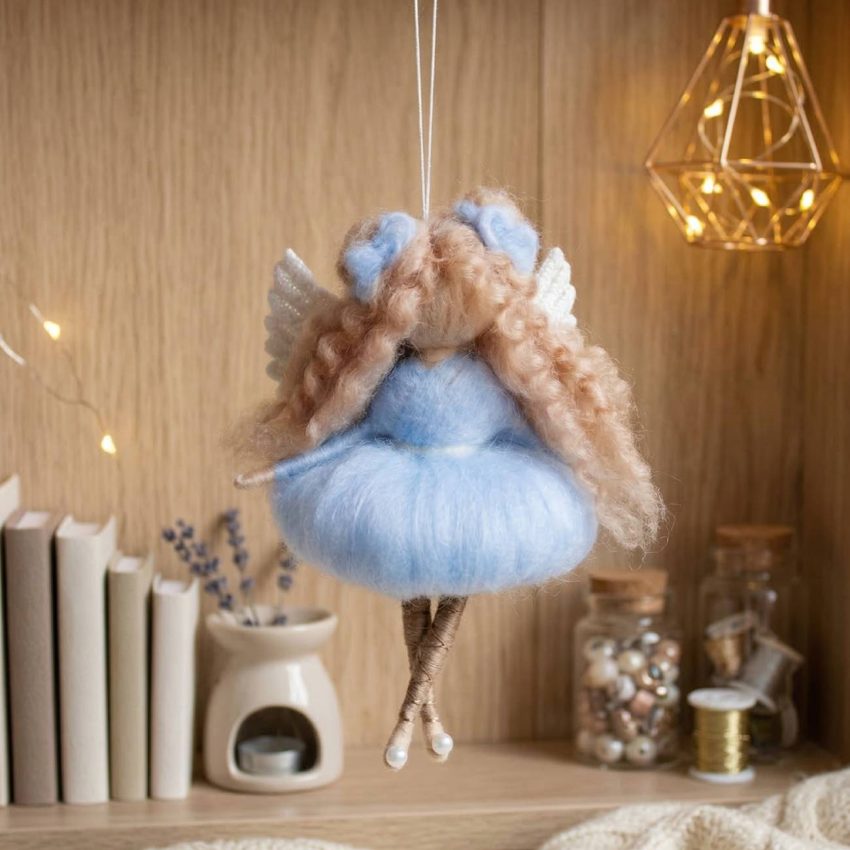 Незабутній подарунок до Дня Матері: мініатюрна лялька-янголятко, створена з любов’ю своїми руками