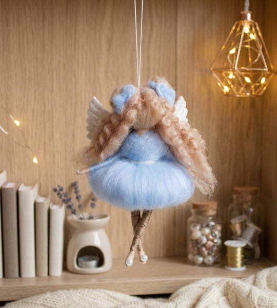 Лялька ангел веснянка у блакиній сукні підвіска вовна