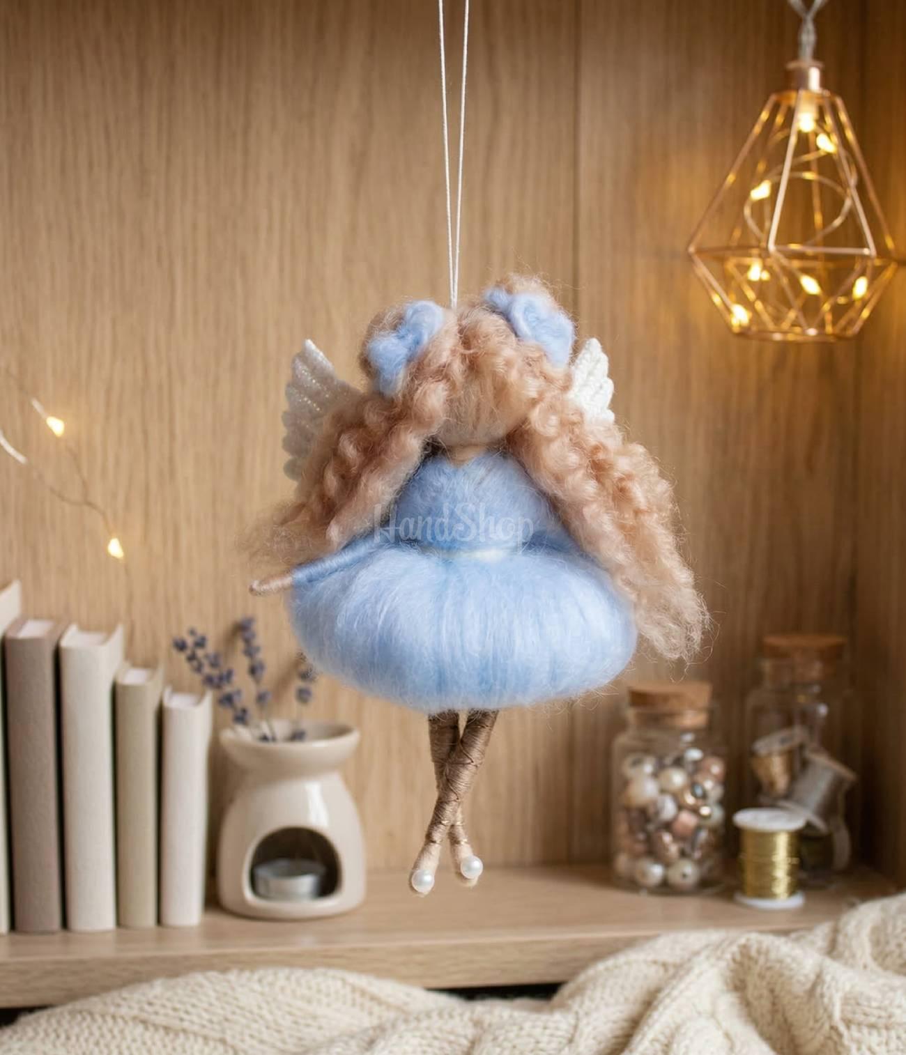 Лялька ангел веснянка у блакиній сукні підвіска вовна Лялька ангел веснянка у блакиній сукні підвіска вовна
