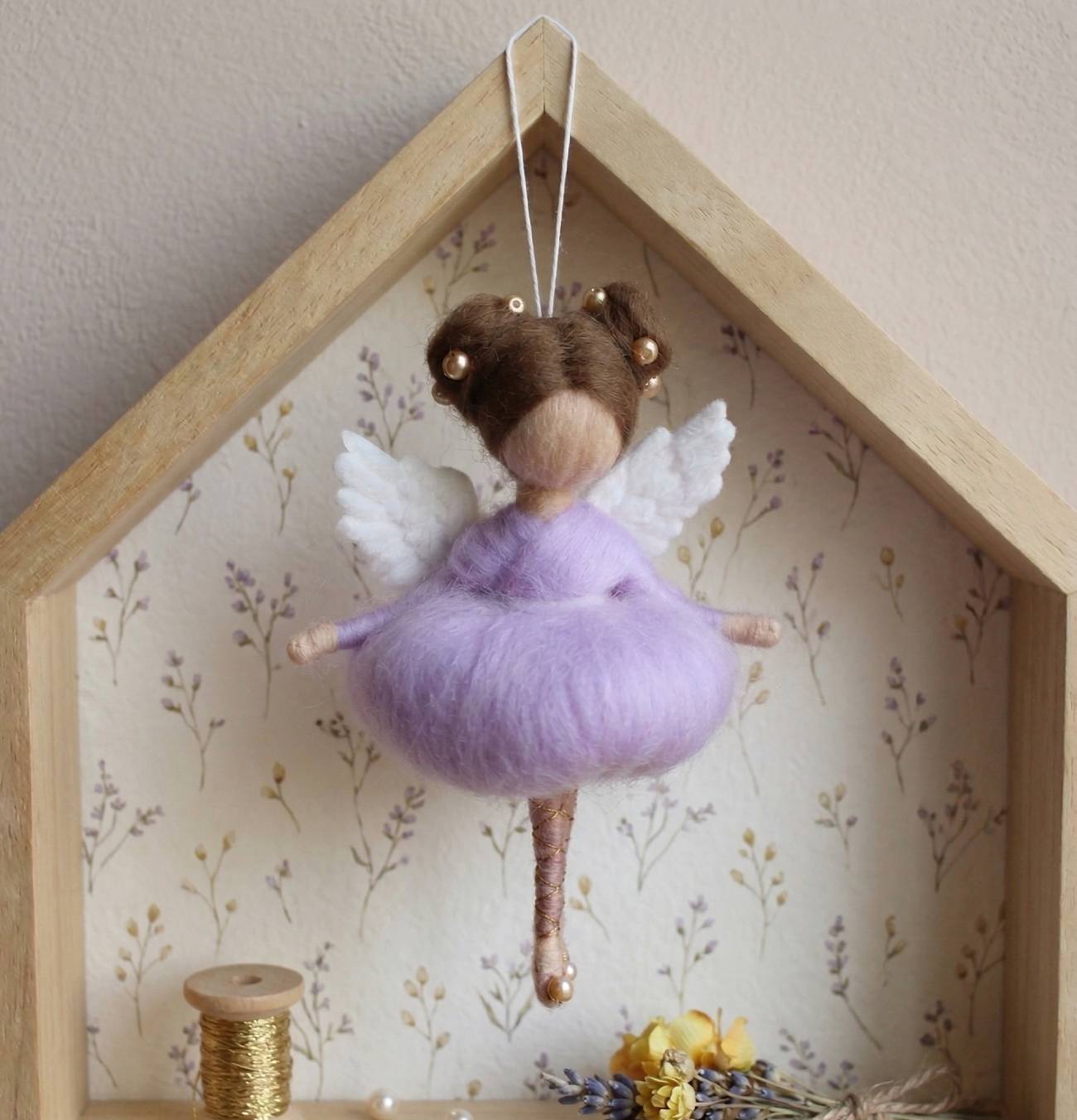 Подарунок із душею: авторська лялька-янгол у стилі балерини з вовни, витончена декоративна підвіска