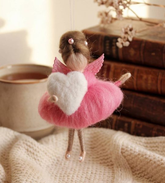 Лялька ангел з крилами підвіска валентинка у рожевій сукні
