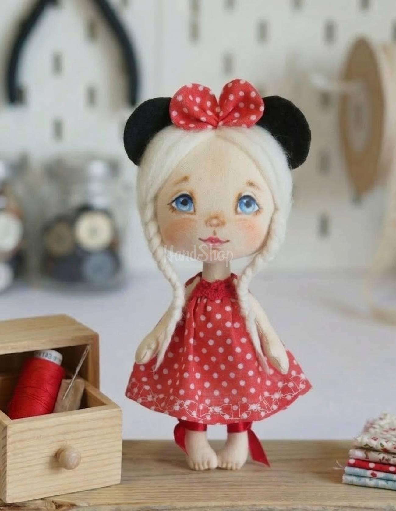 Лялька авторська маленька сувенірна білявка Мінні Маус Лялька авторська маленька сувенірна білявка Мінні Маус