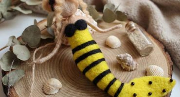 Ексклюзивна лялька-підвіска русалонька-бджілка - стильний і душевний подарунок для Дня матері та не тільки