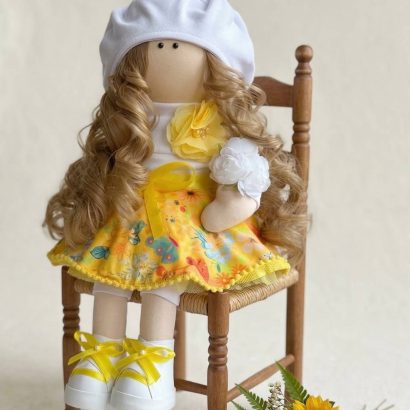 Велика ігрова текстильна лялька тільда кудрява в береті