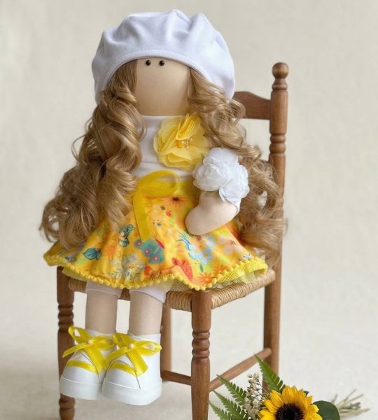 Велика ігрова текстильна лялька тільда кудрява в береті